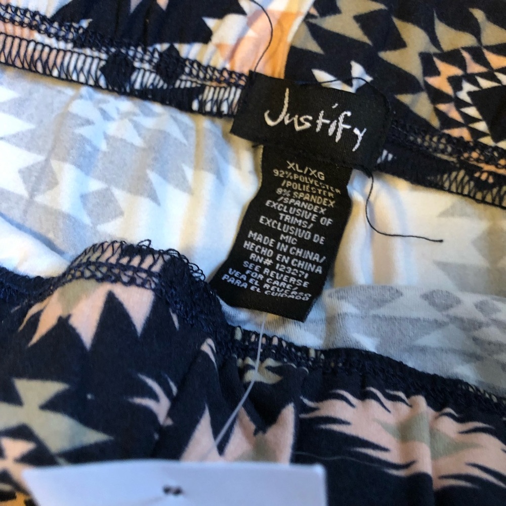 NWT Patterned leggings - Picture 4 of 4